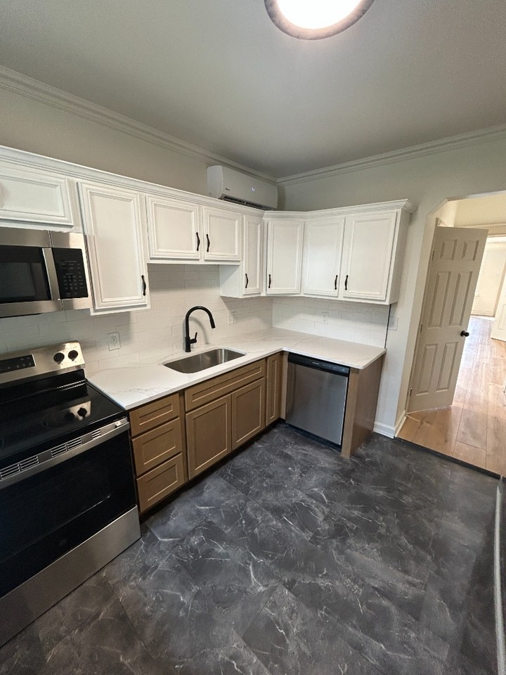 3951 Schiller Pl