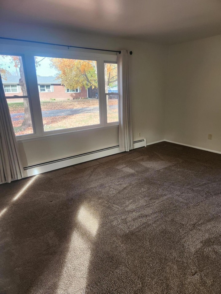 1333 Berg St - Photo 2 of 10