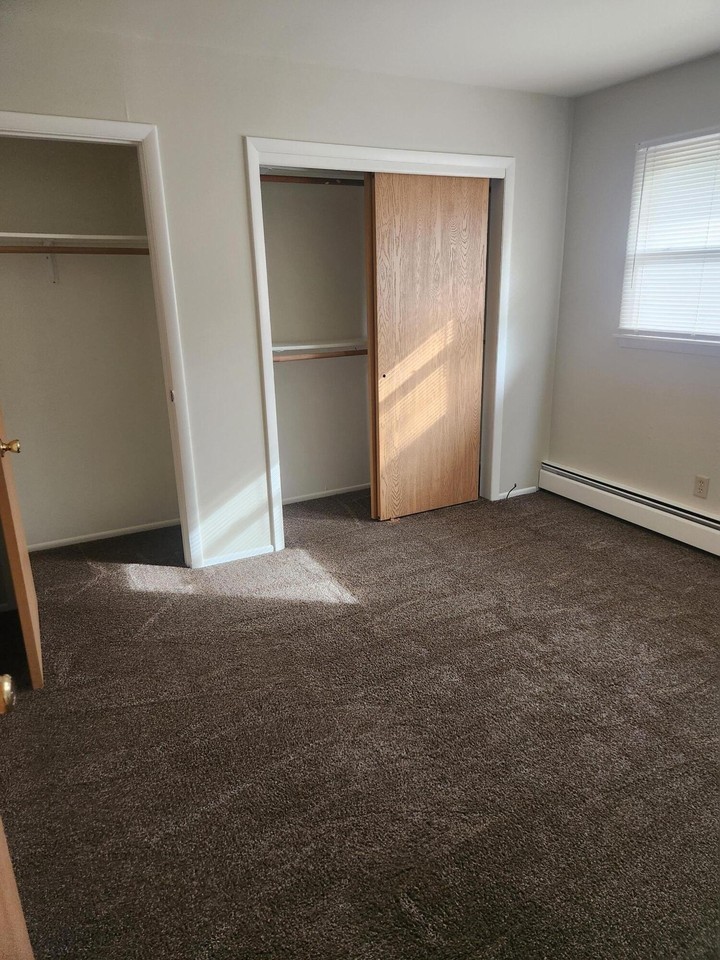 1333 Berg St - Photo 3 of 10