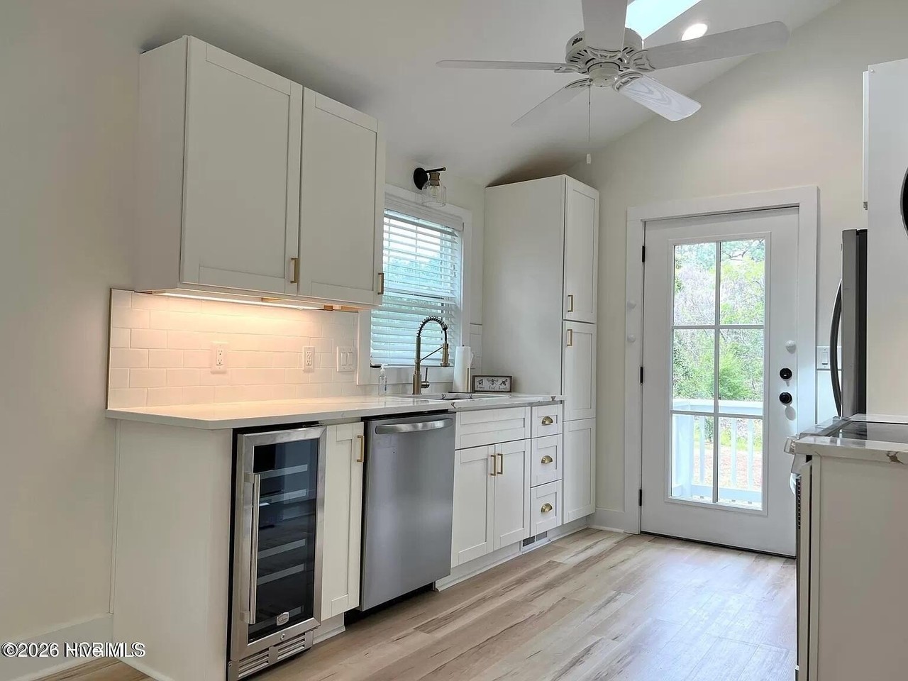 890 N Ashe St - Photo 2 of 12