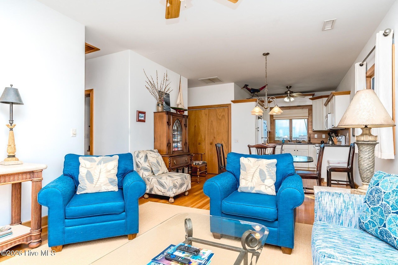 332 N Shore Dr - Photo 7 of 15
