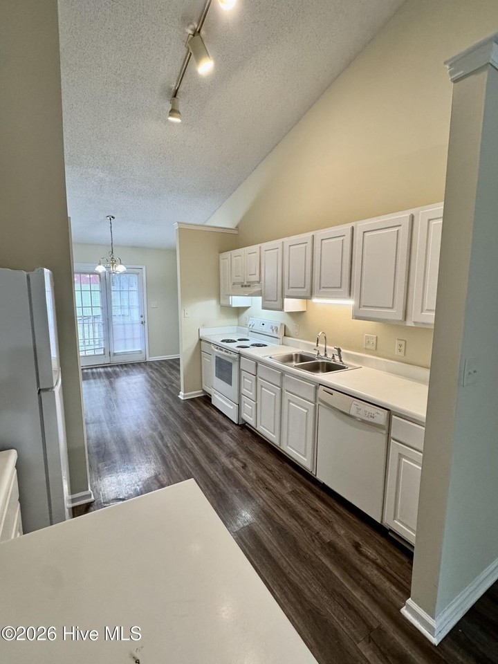 1206 Holden Dr #A - Photo 4 of 17