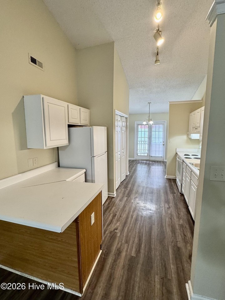 1206 Holden Dr #A - Photo 5 of 17