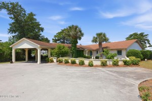 featured image of 220 Club Point Dr
