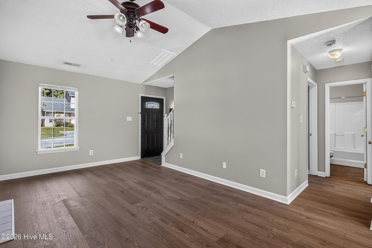 100 Meadowbrook Ln - Photo 6 of 23
