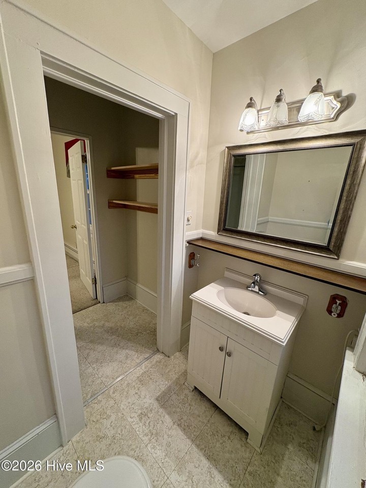 6301 Pine St - Photo 6 of 6