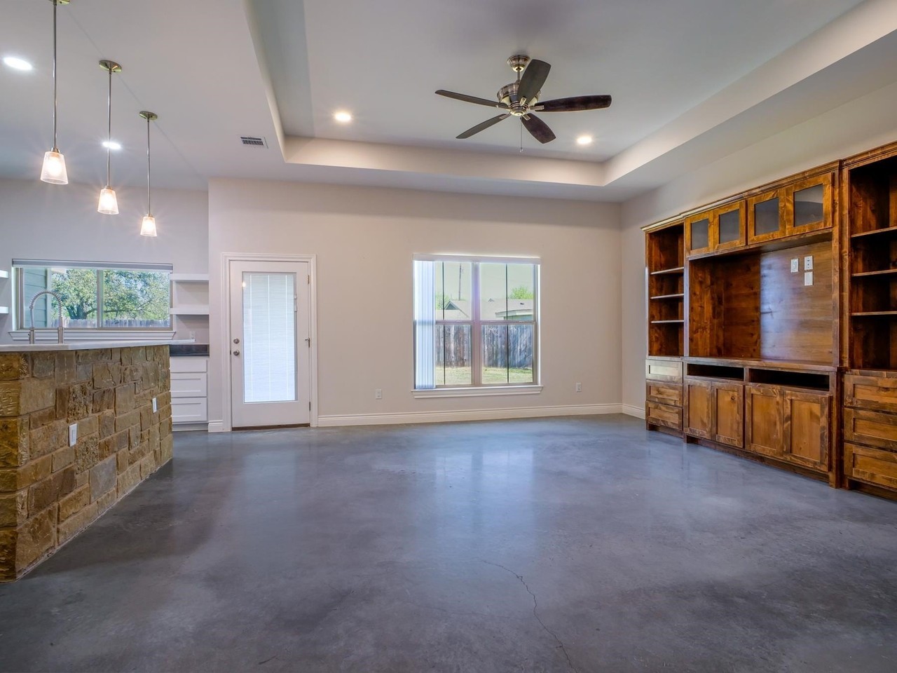 114 Norwood Dr - Photo 4 of 32