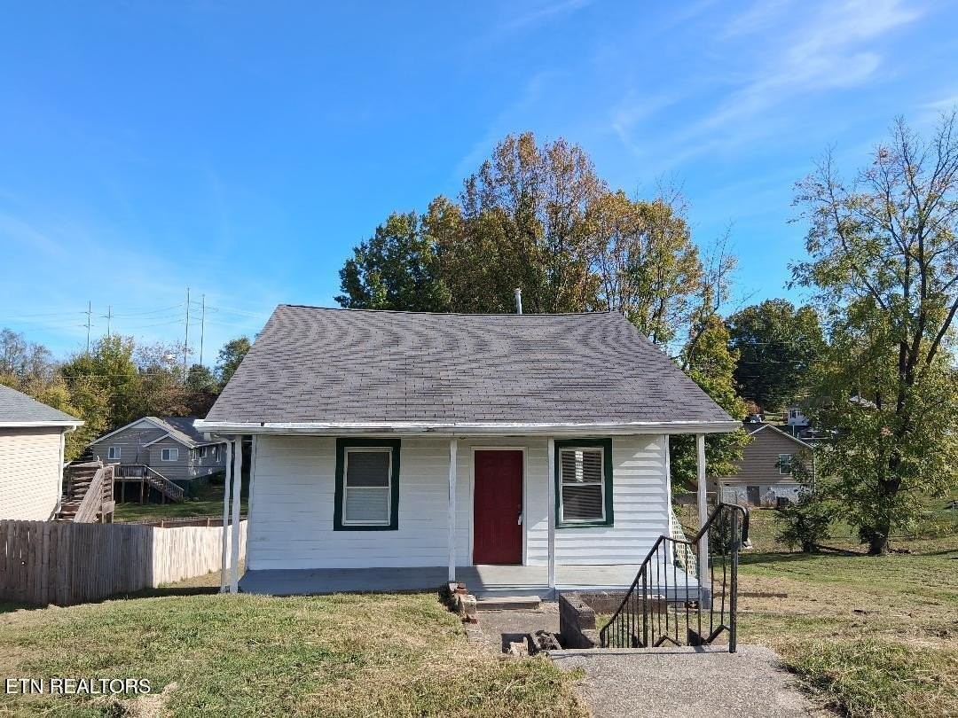 320 E Bell St - Photo 2 of 14