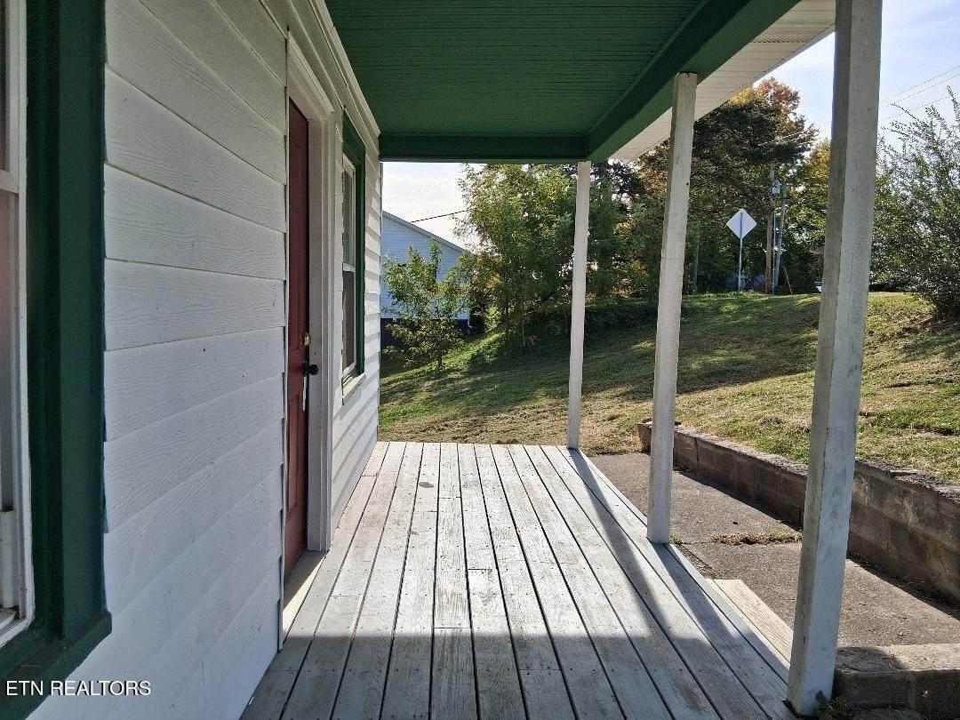 320 E Bell St - Photo 3 of 14