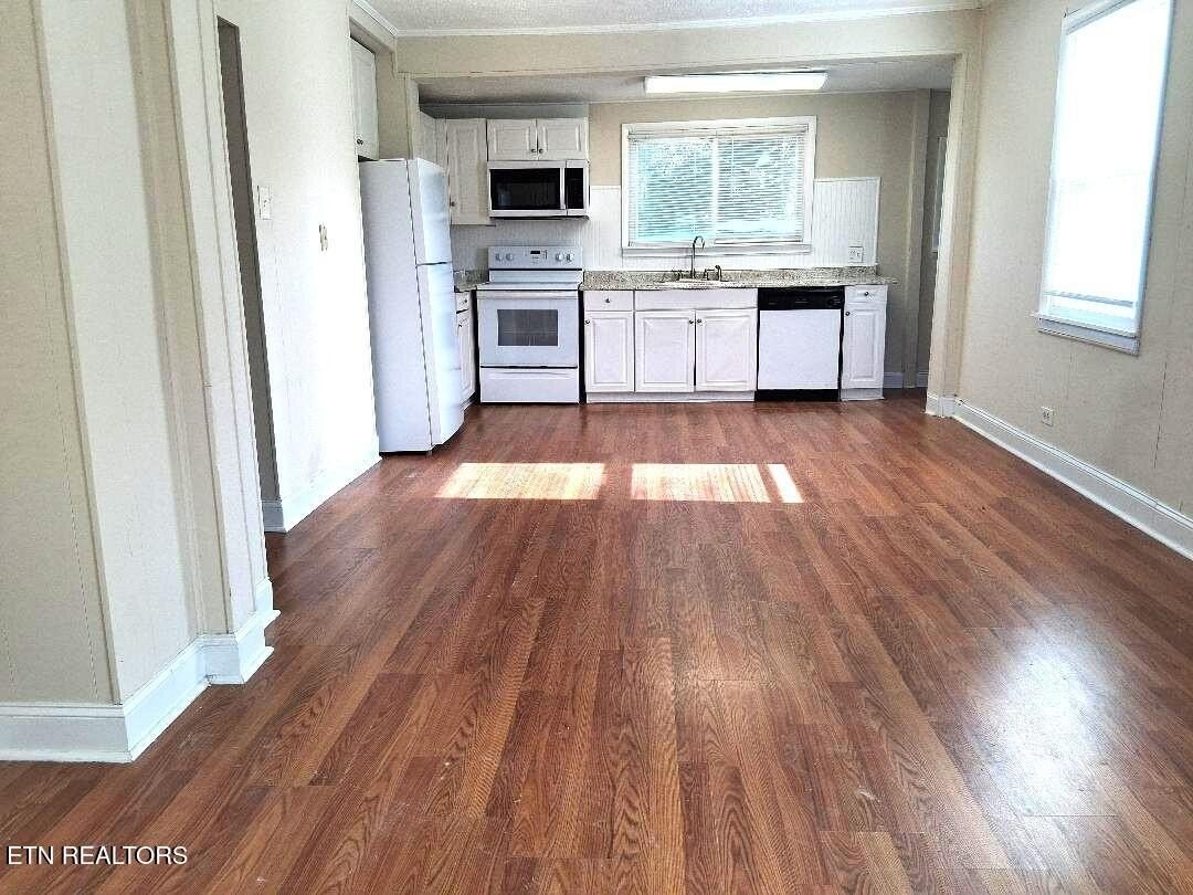 320 E Bell St - Photo 5 of 14