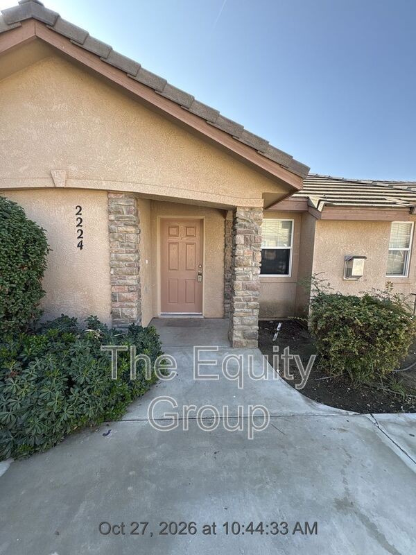 2224 N Vickie Ct - Photo 2 of 20