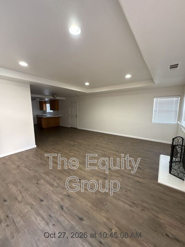 2224 N Vickie Ct - Photo 3 of 20