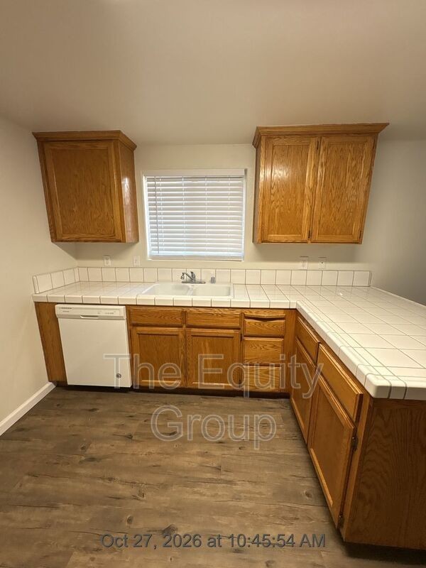 2224 N Vickie Ct - Photo 6 of 20