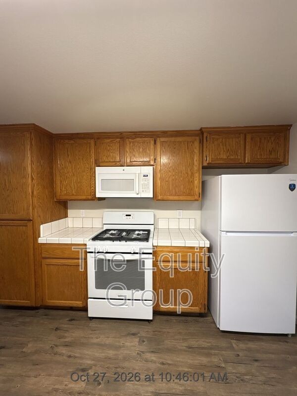 2224 N Vickie Ct - Photo 7 of 20