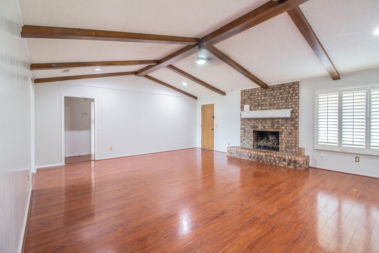 5724 74th St - Photo 5 of 28