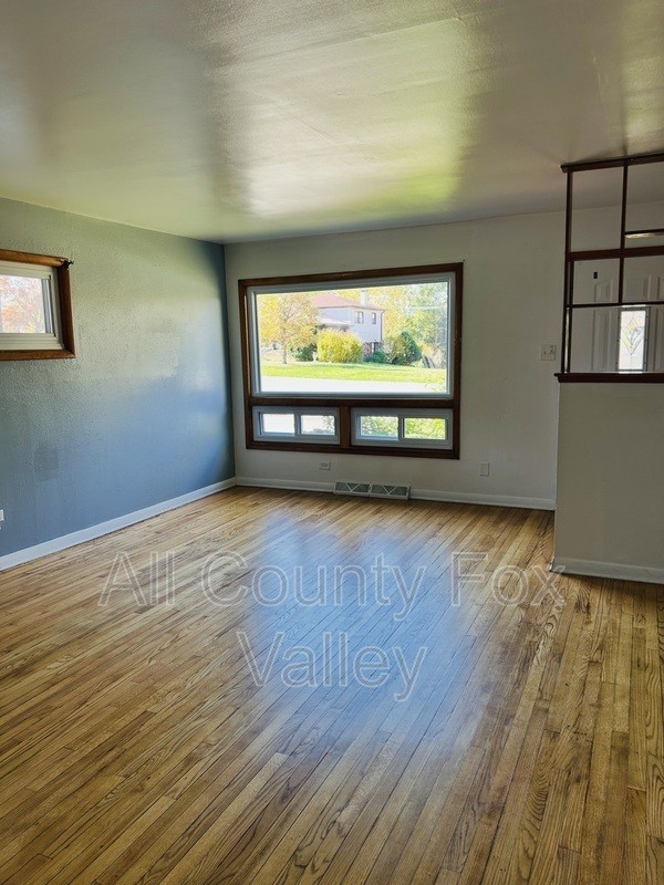 17121 California Ave - Photo 2 of 11
