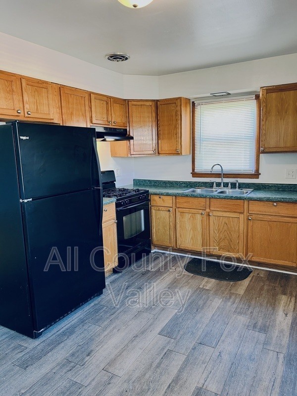 17121 California Ave - Photo 3 of 11