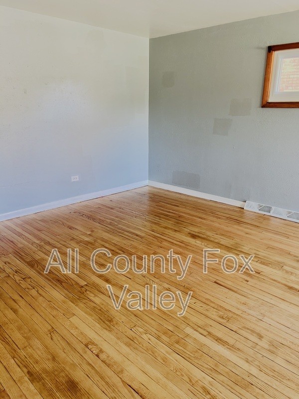 17121 California Ave - Photo 5 of 11
