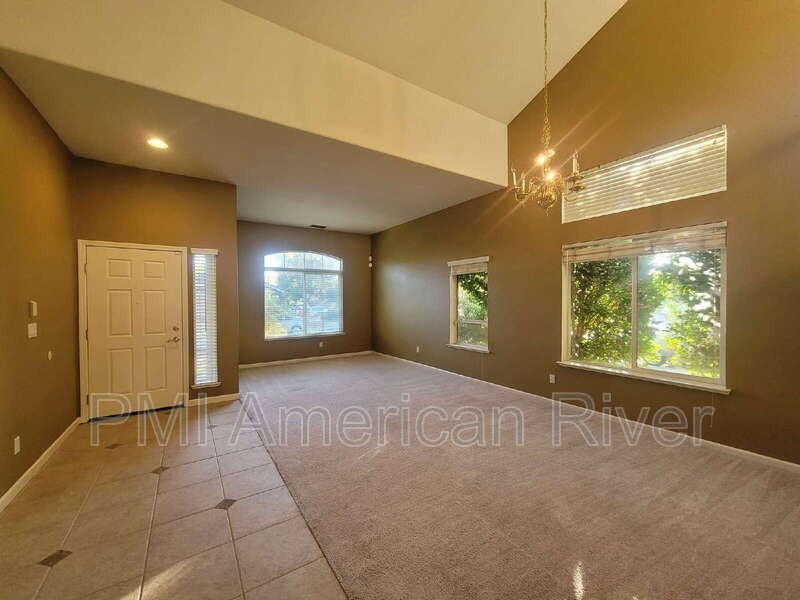 5401 Calabria Way - Photo 4 of 22