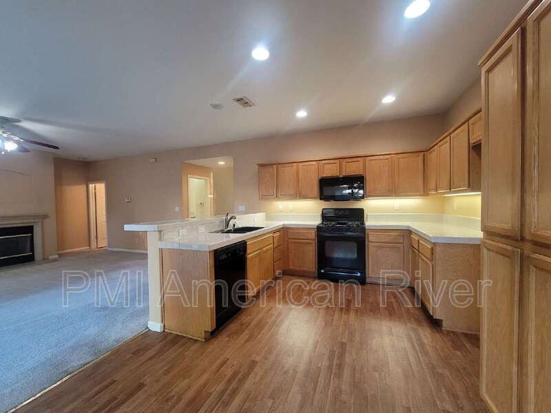 5401 Calabria Way - Photo 6 of 22