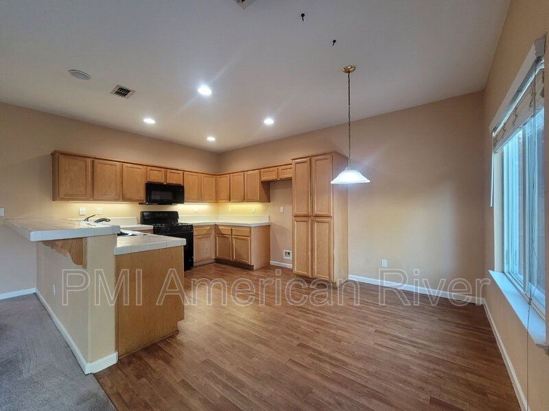 5401 Calabria Way - Photo 7 of 22