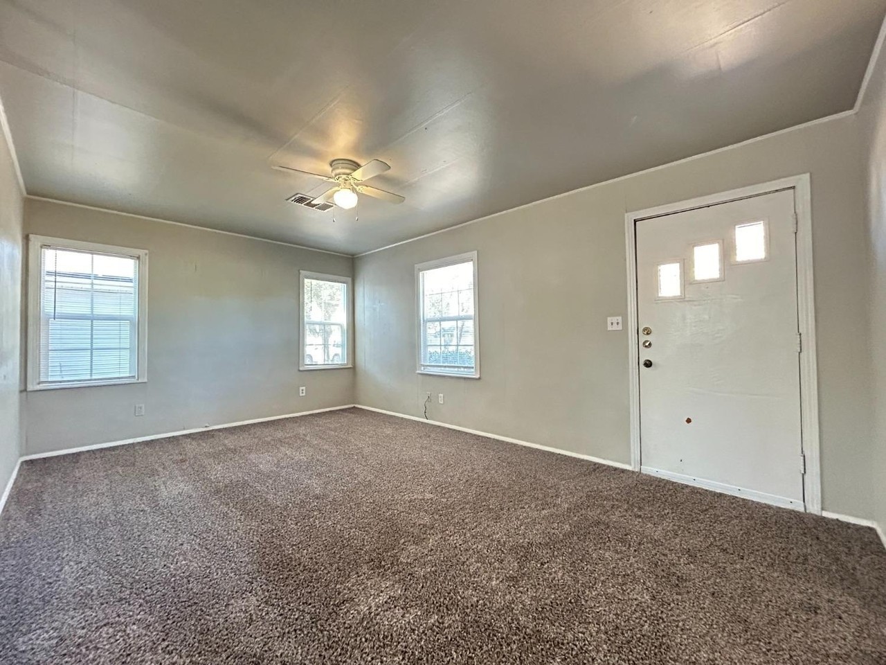 4311 32nd St - Photo 2 of 9