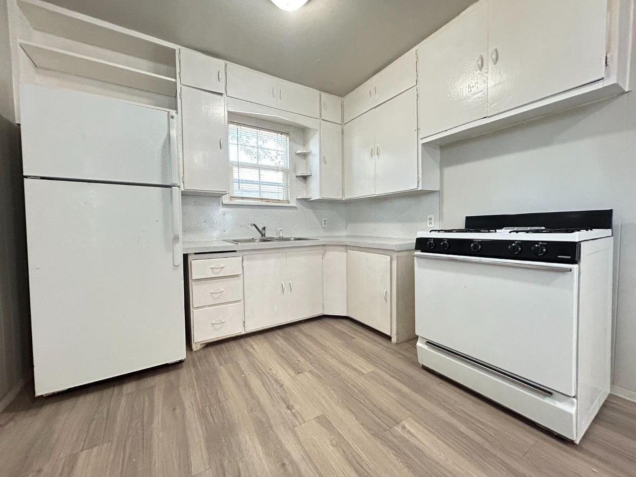 4311 32nd St - Photo 3 of 9