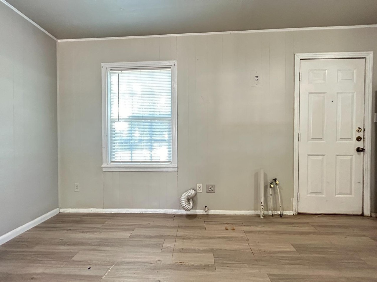 4311 32nd St - Photo 5 of 9