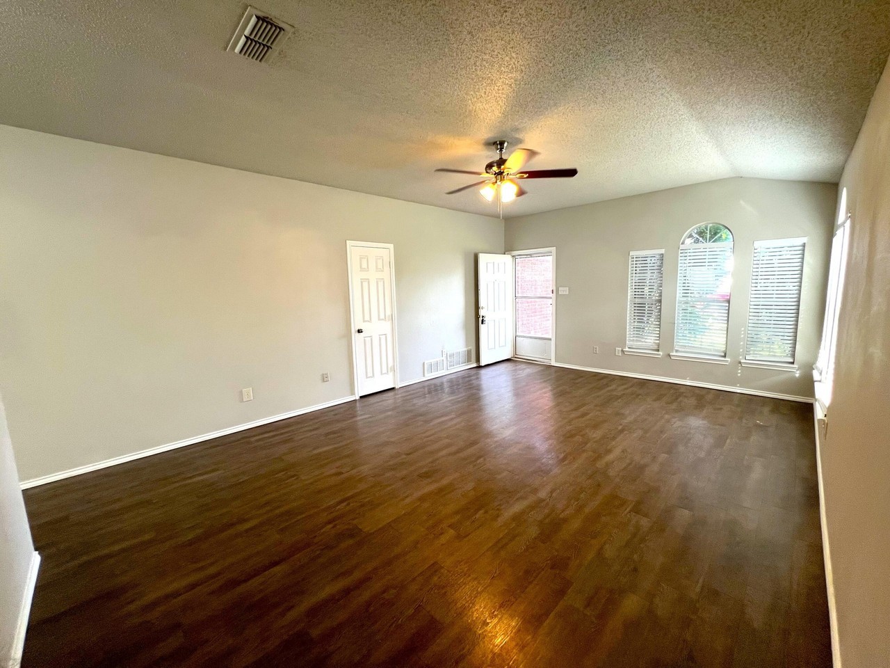 6117 18th St - Photo 3 of 17