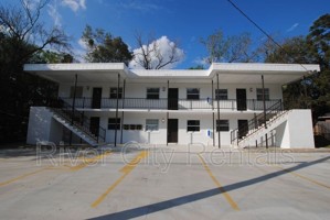 featured image of 2975 Dellwood Ave #5