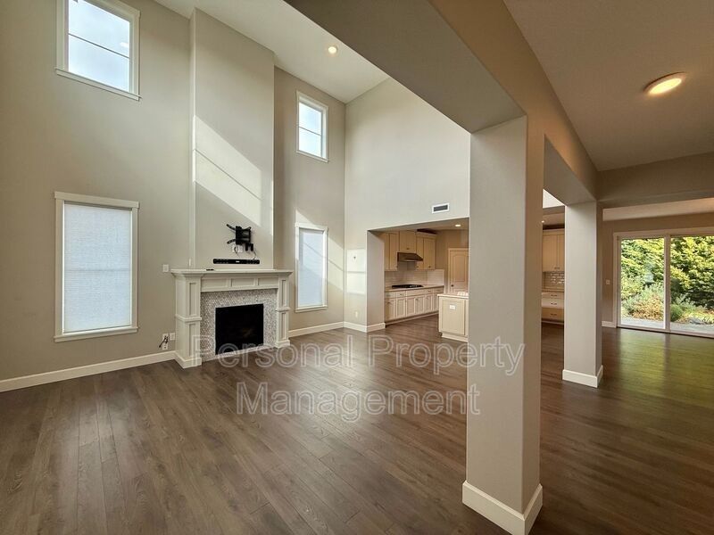 5502 Ne 134th St - Photo 3 of 40