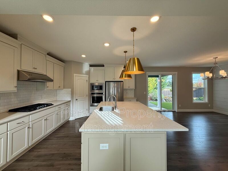 5502 Ne 134th St - Photo 6 of 40