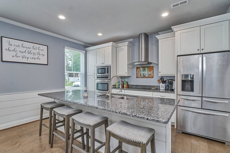 409 Charleston St - Photo 2 of 33