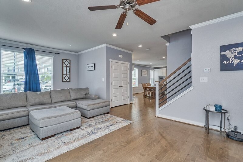 409 Charleston St - Photo 5 of 33