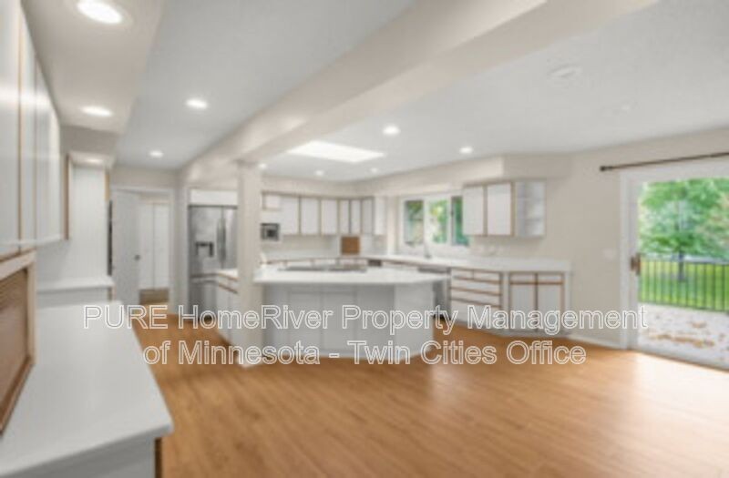 7420 Hyde Park Cir - Photo 3 of 37