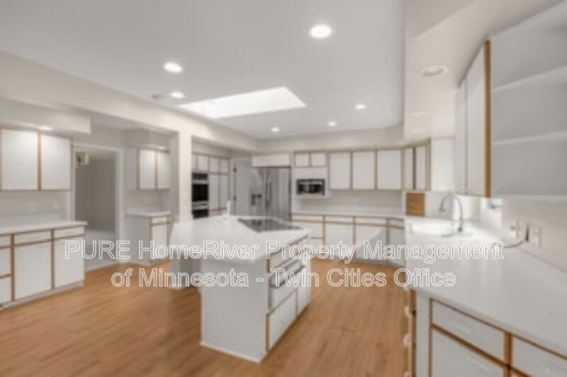 7420 Hyde Park Cir - Photo 4 of 37