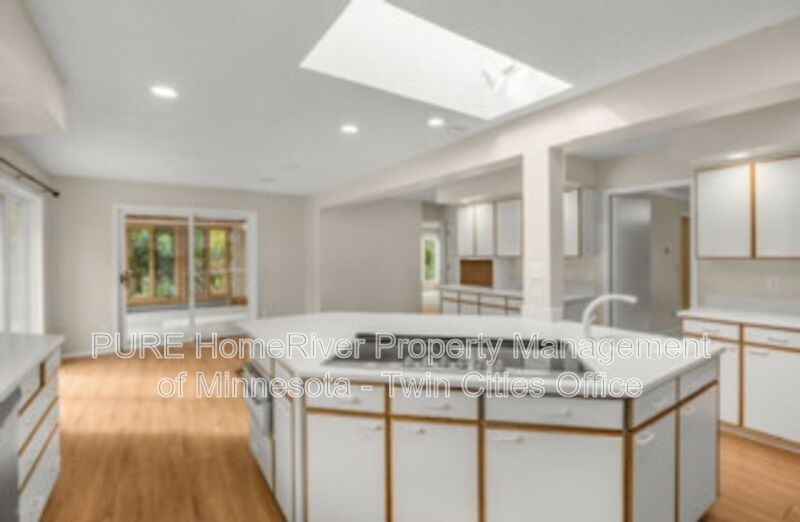7420 Hyde Park Cir - Photo 5 of 37