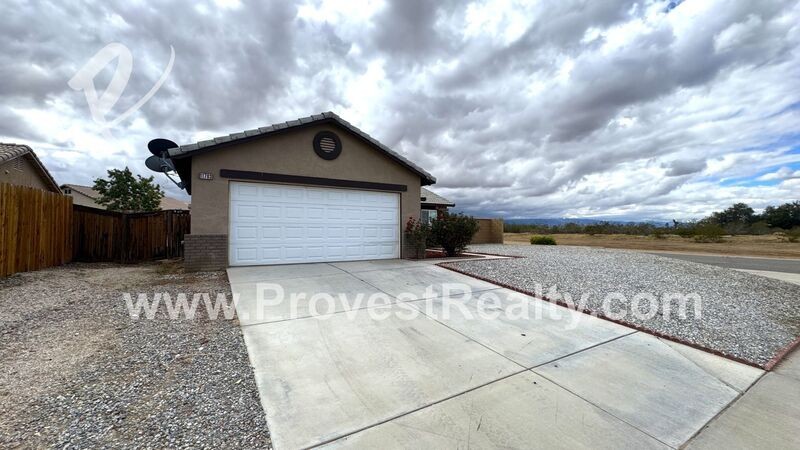 11703 Lupin Rd - Photo 2 of 27