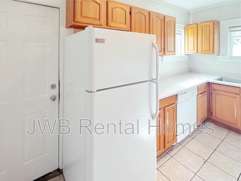 2516 College St - Photo 2 of 28