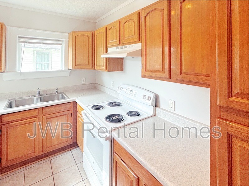 2516 College St - Photo 3 of 28
