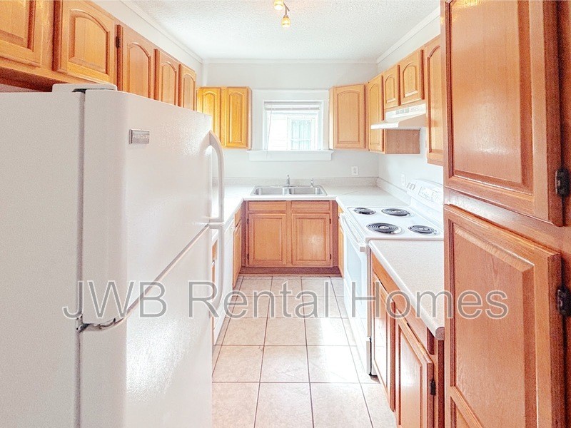 2516 College St - Photo 4 of 28