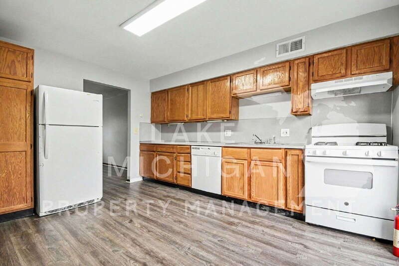 2031 Andrew St Se - Photo 2 of 15