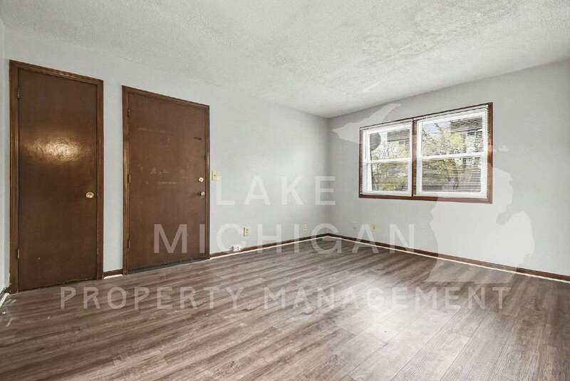 2031 Andrew St Se - Photo 4 of 15