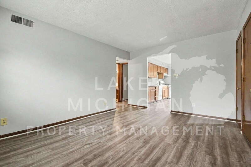 2031 Andrew St Se - Photo 6 of 15