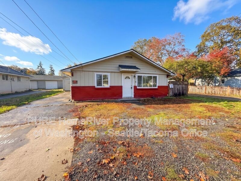 15301 Portland Ave Sw #A - Photo 2 of 12