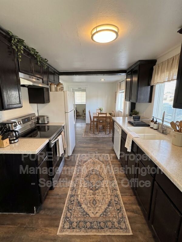 15301 Portland Ave Sw #A - Photo 3 of 12