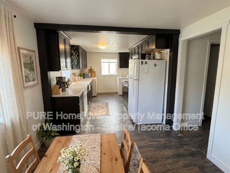 15301 Portland Ave Sw #A - Photo 4 of 12