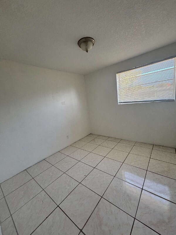 916 Derbyshire Rd - Photo 3 of 13