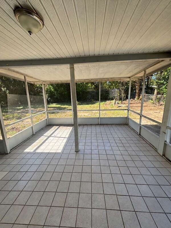 916 Derbyshire Rd - Photo 4 of 13
