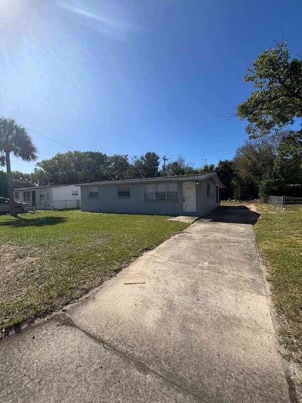 916 Derbyshire Rd - Photo 5 of 13